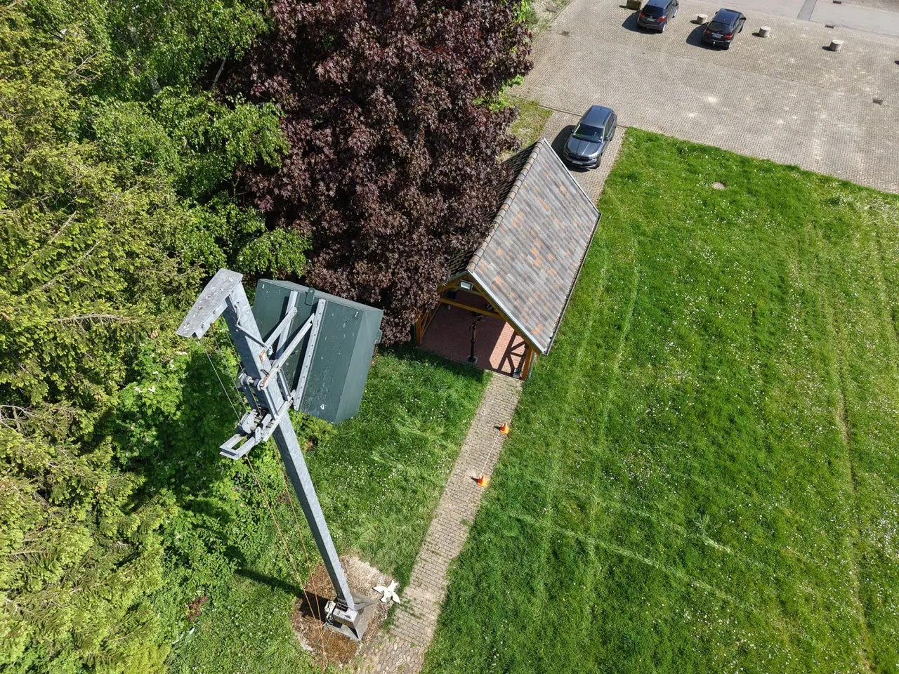Drohnenaufnahme einer Vogelschießanlage aus erhöhter Perspektive